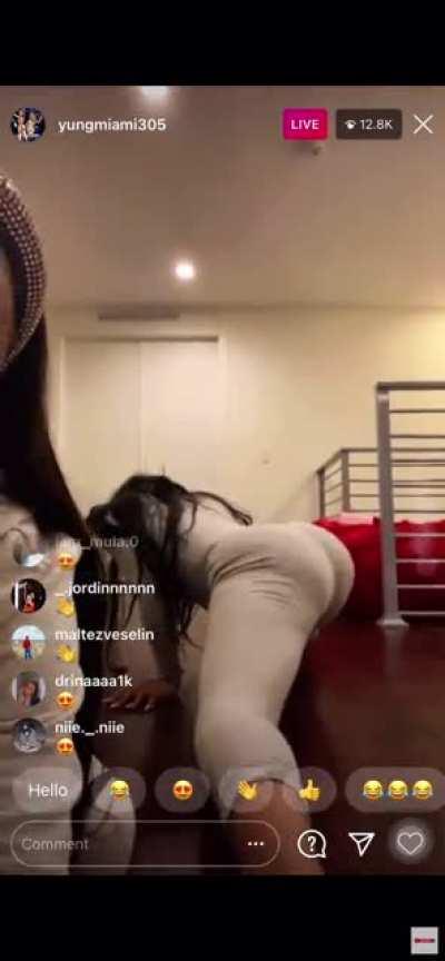 Imagine her doing that on your 🍆