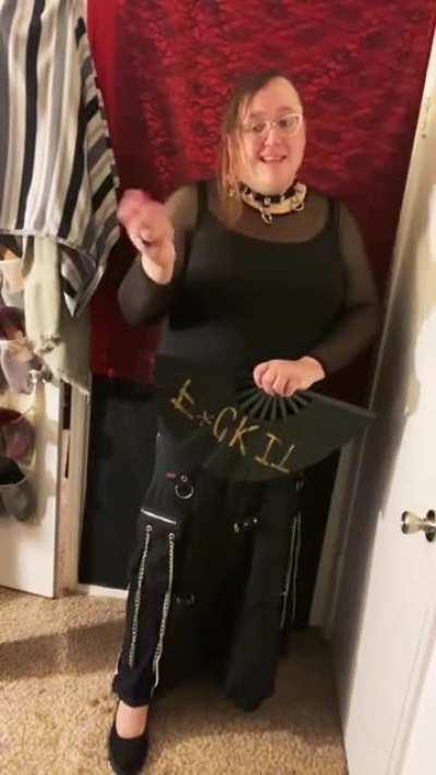 I can't find a small titty goth gf because I don't leave my house