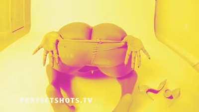 She’s been posting A LOT this morning so it’s going to be a busy day 💦