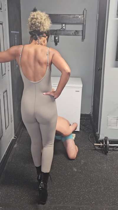 Ballbusting Domina Bianca If you work for me you better not slack off. I VALUE MY TIME !!!!!!!