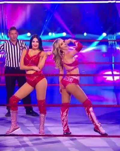 Peyton is so incredibly hot. 🔥🔥🤯