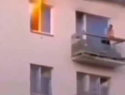 -E-eev yanıyor -bilmiyorum:/