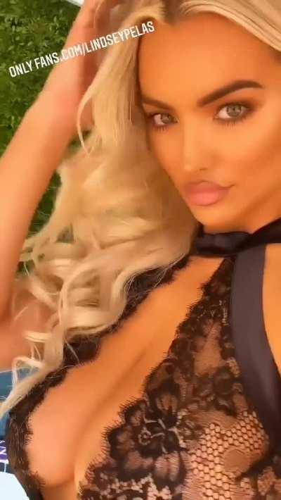 Massive Cleavage on IG