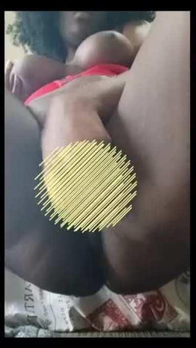 fucking myself to the thought of strangers hard and twitching for me >>