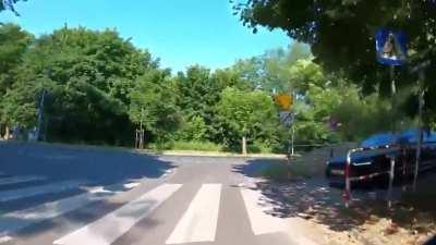 Prawo: od pierwszego czerwca piesi mają pierszeństwo. Kierowcy: