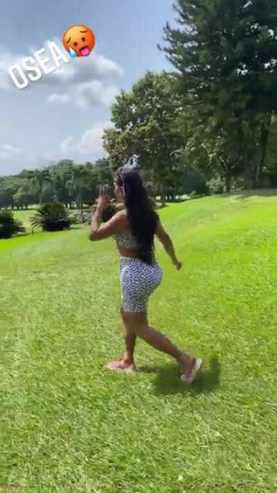 Love seeing that ass moving