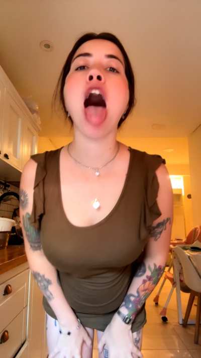 Hungry belly, do you want to be my dinner today?