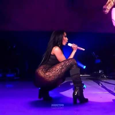 Nicki 🍑