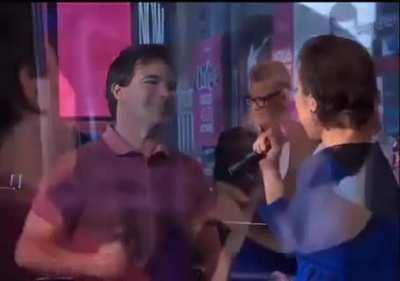 Original Aladdin and Princess Jasmin sing A Whole New World