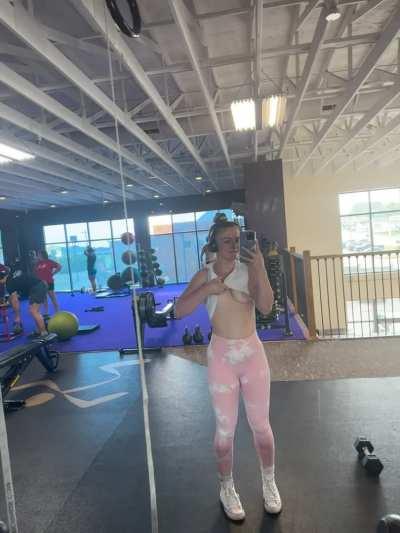 Work out class with my tits out (;