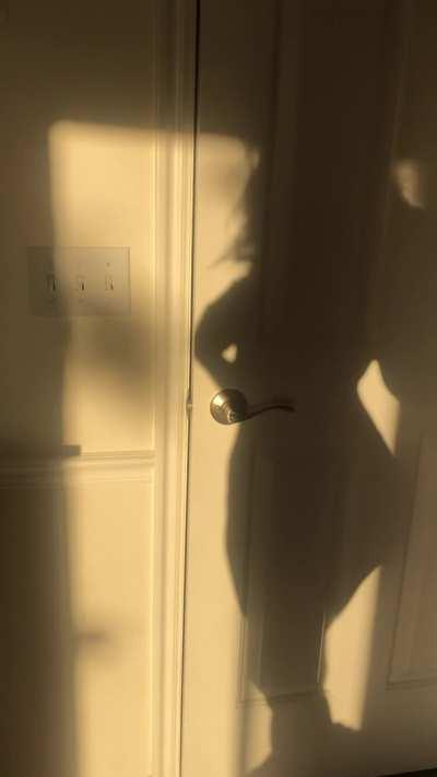 The lighting realllly shows the difference in what I’ve got to offer. Hopefully you’re an ass person.