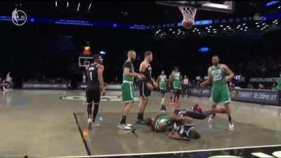 [Highlight] KD takes a big fall