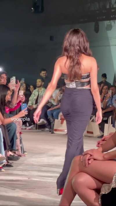 Aahhh kaise gaand matka ke chal rahi chinaal Janhvi Kapoor, aise hi mere lund pe matka de kutiya. Tujhe reserve cowgirl me pelunga tera suar jaisa chehra nahi dekhna mujhe, bas teri plastic waali gaand se matlab hai. Maar maar ke laal kardunga teri gaand.