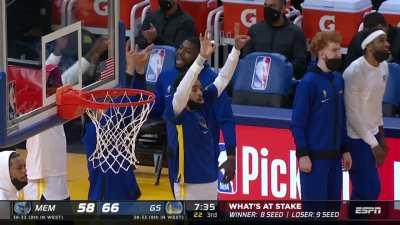 [Highlight] Steph catches Morant slipping and cashes in the 3