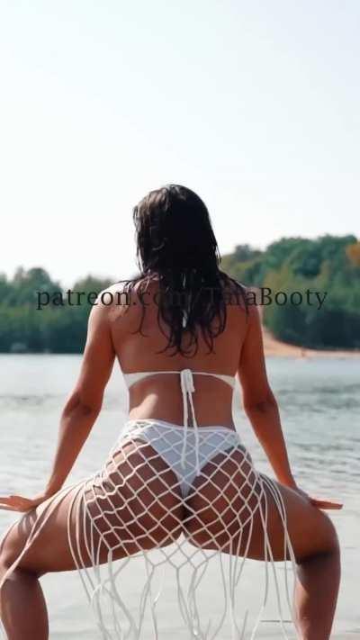 Wet booty shake 💧