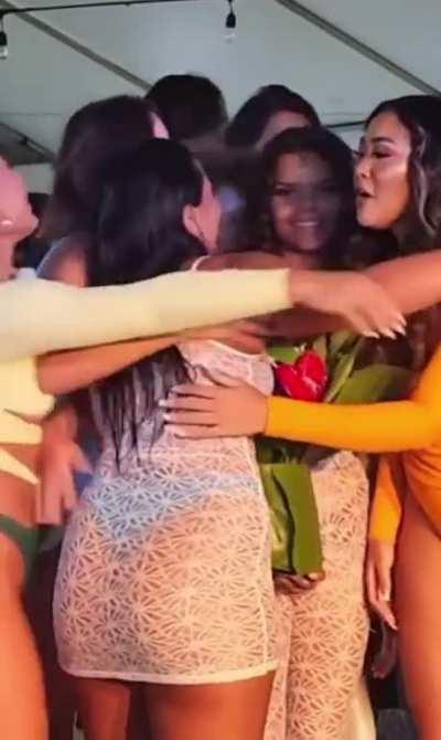 Her ass jiggling 🍑😩