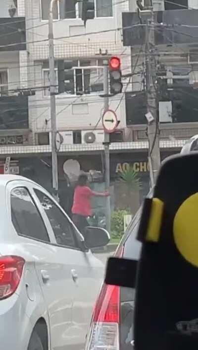 WCGW if I shake this traffic light?