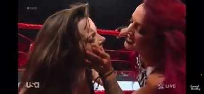 Ruby Riott humble Nikki Cross