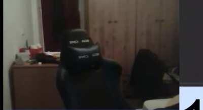 ילד בן 12 שמעשן בפעם הראשונה וחושב שהוא מגניב: