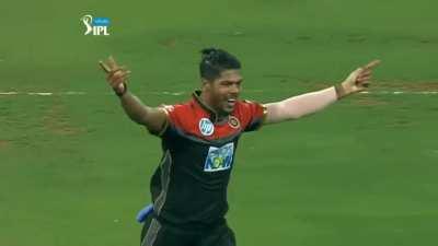 Rare instances of Deathrattling on the very first bowl of an ipl match. (Lord UMESH'S twin strike)