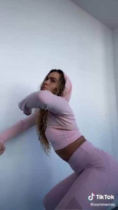 She’s getting mote slutty and I love it, and I love the fact she’s wearing no under wear and everyone can see her camel toe🍆💞