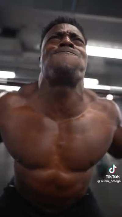 Helping hands at the gym