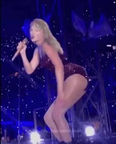 Taylor Swift must give amazing lap dances