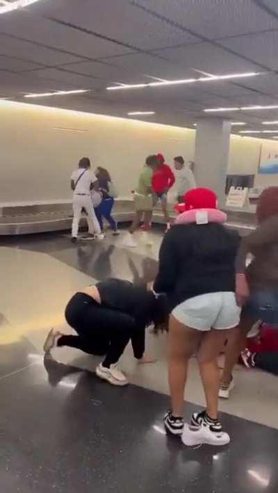 I just wanna get my luggage 🤦‍♂️