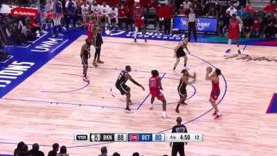 [Highlight] Cade Cunningham hits the pull up 3 to bring Pistons within 5