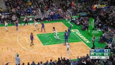 [Highlight] Marcus Smart with a half court alley-oop to Rob Williams!