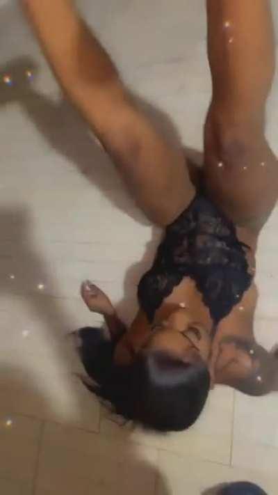 Isabella (@izzywine_queen)