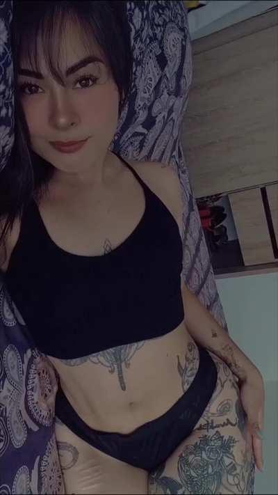 Brave enough to fuck this milf raw, without pulling out? If so, come in my bed!