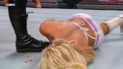 Kelly Kelly suffers a hard kick between the legs from Beth Phoenix