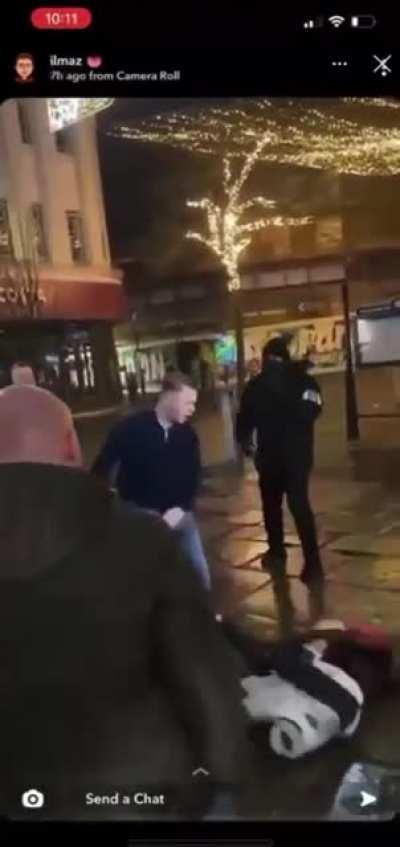 Drunk Cocky Roadman sucker punched by random bloke