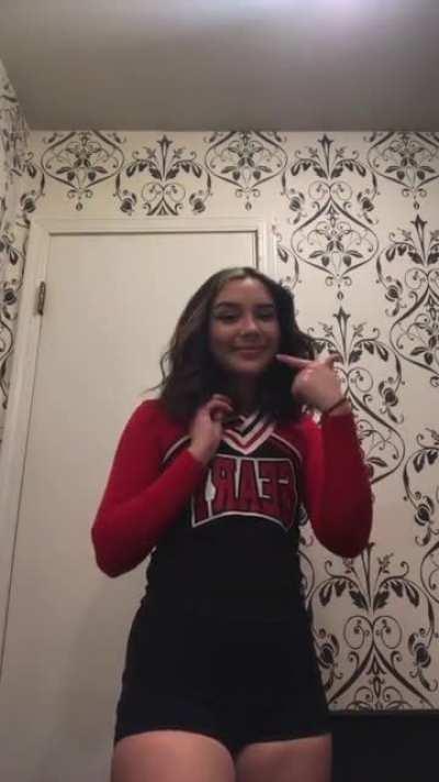 Bounce so hard her spandex ripped 🥵