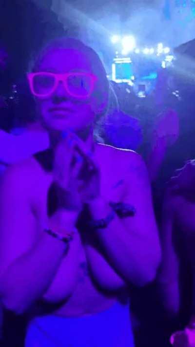 Everyone could see, but no one wanted to touch 😢