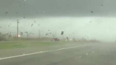 I’ve never seen a tornado irl but I feel I’d still never find myself in a situation like this. 💀💀