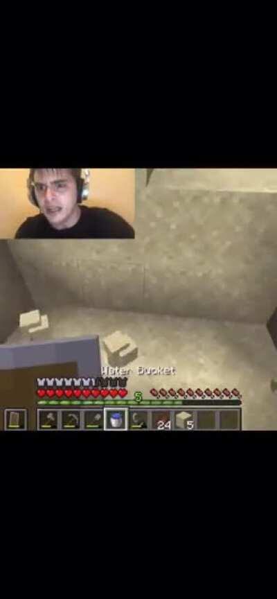 Minecraft meme goes brrrrr