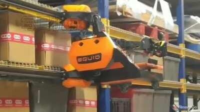 Squid warehouse robot can climb shelves