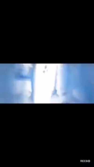 H*tler yolda yürürken Yahudi görür