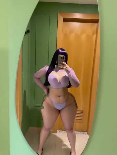 Curvy Brazilian Babe Maya Mirror Video