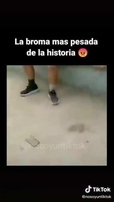 Nadie:yolo y le sus bromas