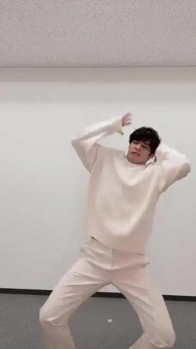 Everyone is worried about Dazai
his voice actor on TikTok:

— Bungo Stray Dogs