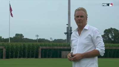 [Highlight] Both the Yankees and White Sox rise from the cornfields to kick off the festivities for MLB’s Field Of Dreams game