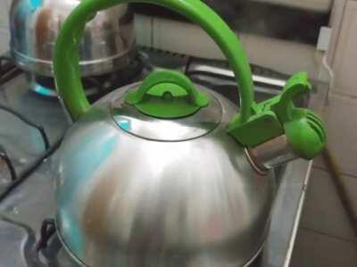 abuela, ya esta listo el agua de tu mate OMEGALUL