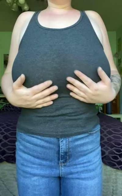 My very first Reddit titty drop. I hope you enjoy. 😝