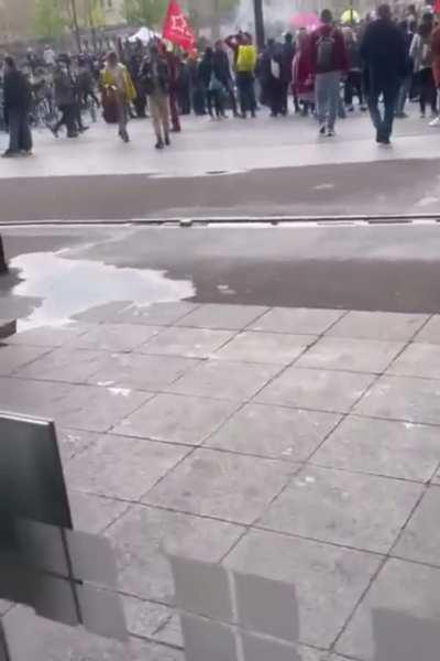 The most sane and clean parisians (wait ‘til the end)