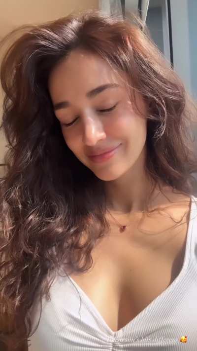 Le bhai khud hi aa gayi peshab se nahane ke liye. Selfie taking in such angles and close ups so that men jizz on her. Trash cumdumpster gutterslut