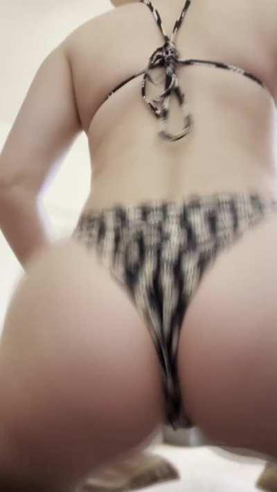 Ever seen a white girl make your world shake?