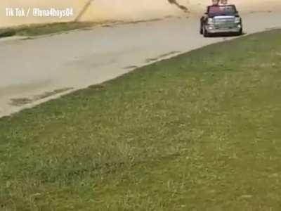 ThoSe kIdS dOnt HAVe a dRivErS lIcEnce